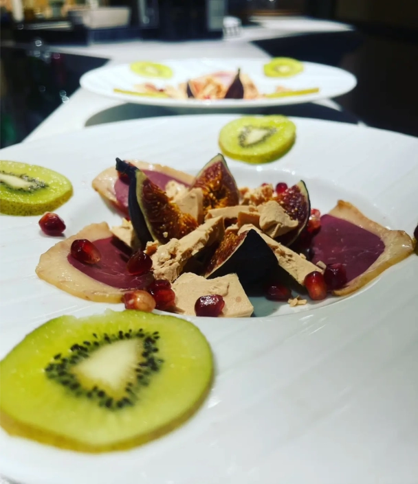 Manger au resto de Mortemart en terrasse