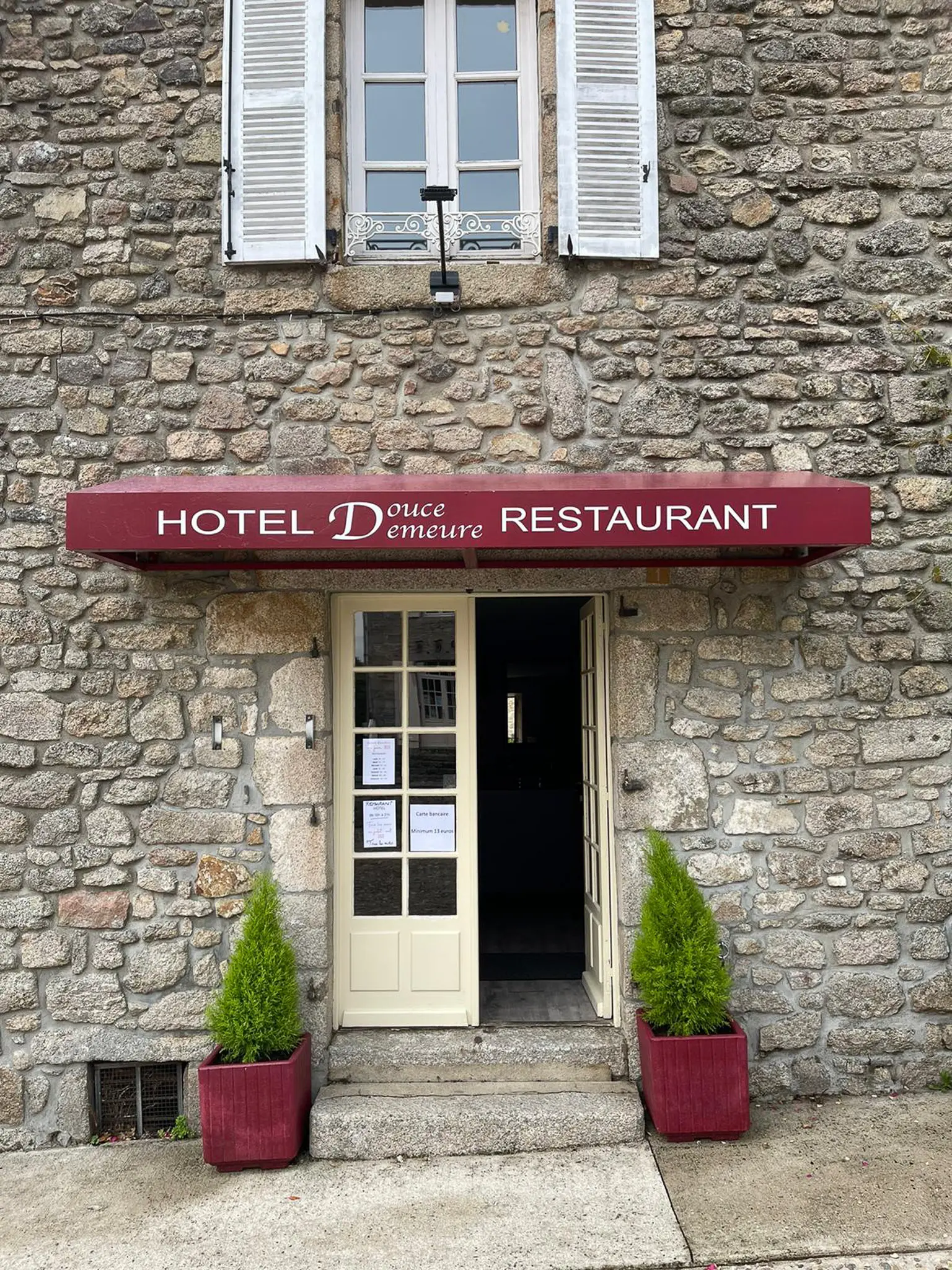 entree-douce-demeure-mortemart contact réservation hôtel restaurant mortemart
